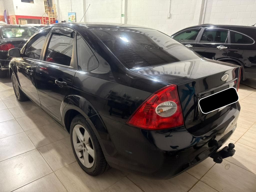 Ford Focus Sedan 2010